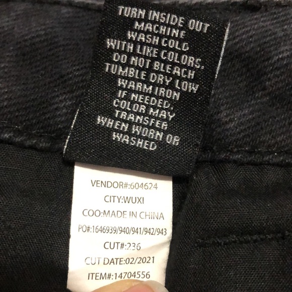 HOT TOPIC | Women’s Black High Waisted Asymmetrical Flap Pockets Shorts size 5 - Picture 11 of 11